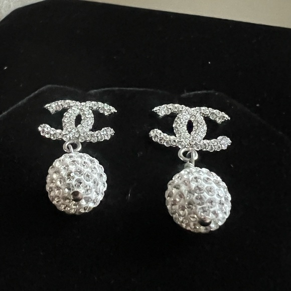 Chanel CC Drop Silver Crystal Metal Earrings - Picture 4 of 6